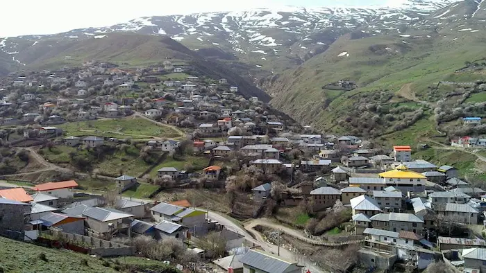 روستای گزنا سرا اطراف کوه های برفی 44565265265