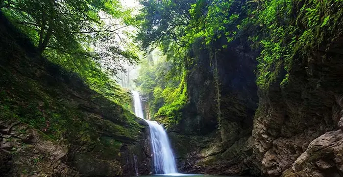 آبشار دارنو از وسط کوه دریاچه فراخین 541565146256