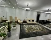 دیوار آیینه کاری شده سالن آپارتمان 125 متری فول فرنیش فروشی در رویان 5657767656