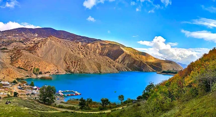 نمایی دور از زیبایی خیره کننده دریاچه ولشت در استان سرسبز مازندران 1541687486974