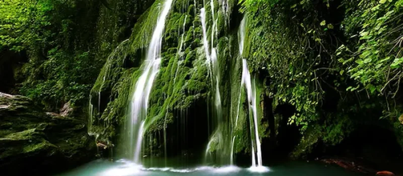 آبشار سواسره سرسبز یکی از جاهای دیدنی مازندران 8748645